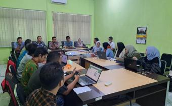 Ketua Bawaslu Kabupaten Rembang, Totok Suparyanto saat membuka acara pada Rapat Kerja Teknis Penyelesaian Sengketa Antar Peserta Pemilu (PSAP), pada Sabtu (20/01)