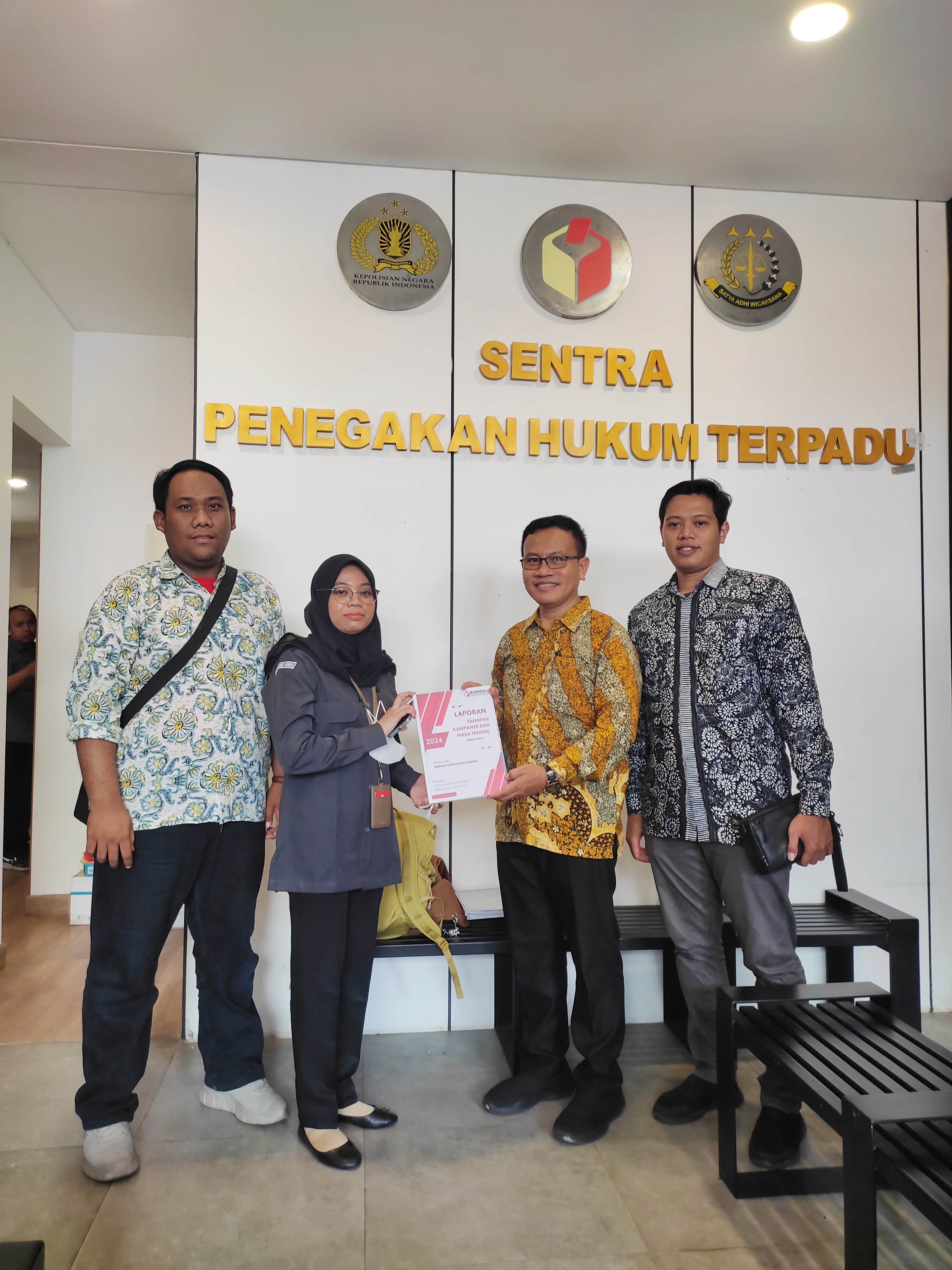 Ketua dan Anggota Bawaslu Kabupaten Rembang saat memberikan laporan kepada pegawai Bawaslu RI, pada Senin (01/07). 