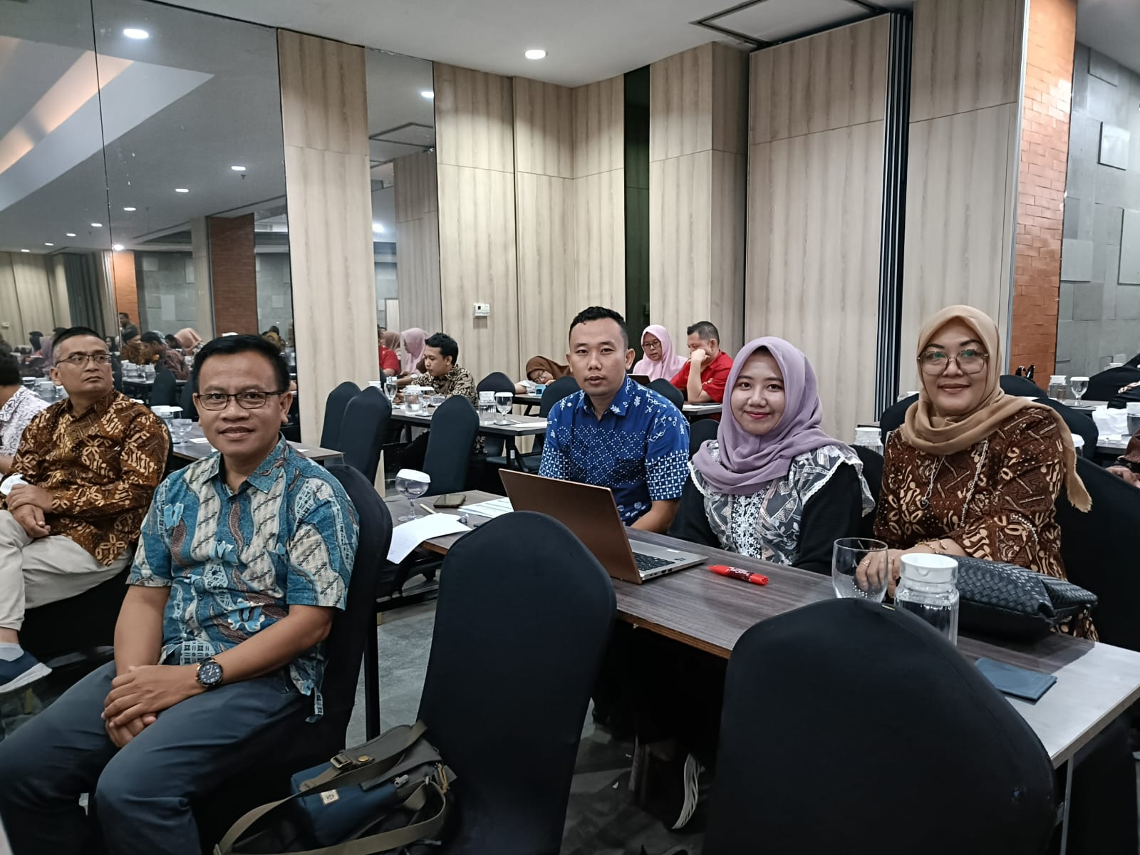 Ketua, Koordinator Sekretariat, dan dua orang Staf Keuangan dari Bawaslu Kabupaten Rembang