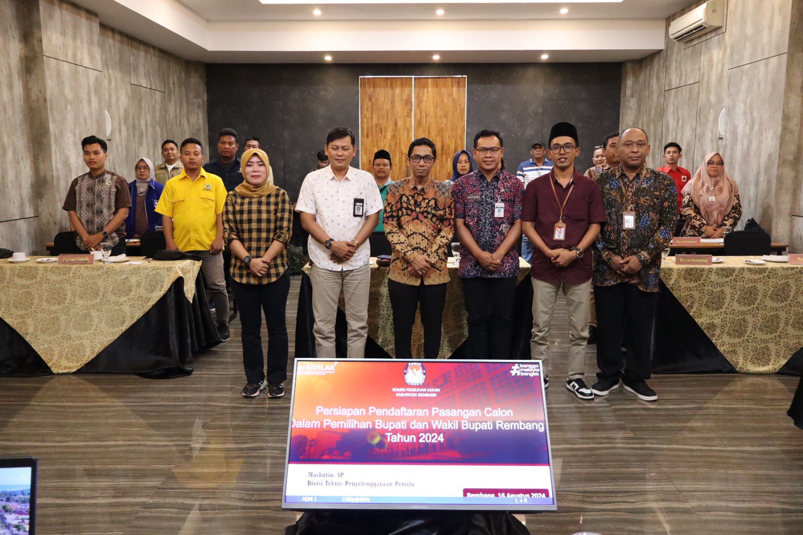 Rapat Koordinasi  Persiapan Penerimaan Pendaftaran Pencalonan Pemilihan Bupati dan Wakil Bupati Rembang Tahun 2024”  yang diselenggarakan oleh  KPU Kabupaten Rembang. Acara tersebut dilaksanakan di Pollos Hotel and Gallery, pada Jum’at (17/8).