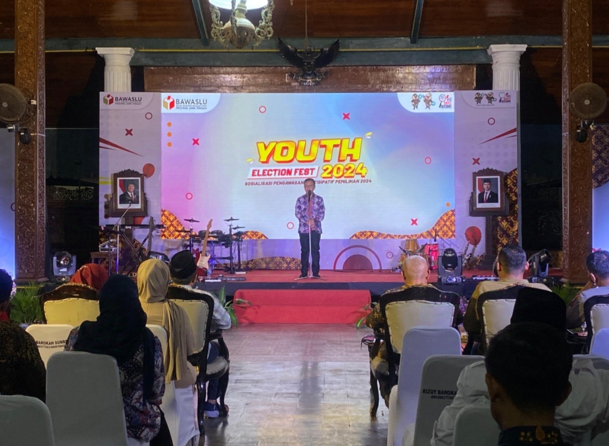 Ketua Bawaslu Kabupaten Rembang, Totok Suparyanto saat membuka kegiatan Youth Election Fest 2024
