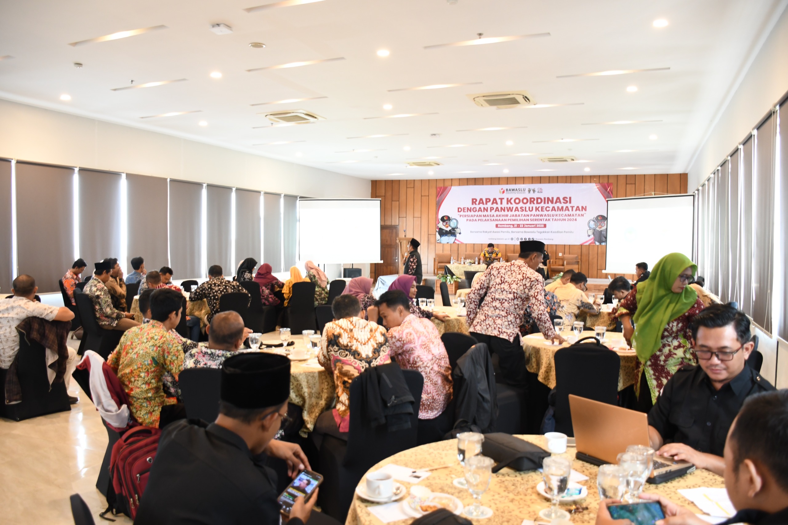 RAPAT TERAKHIR DENGAN PANWASLU KECAMATAN