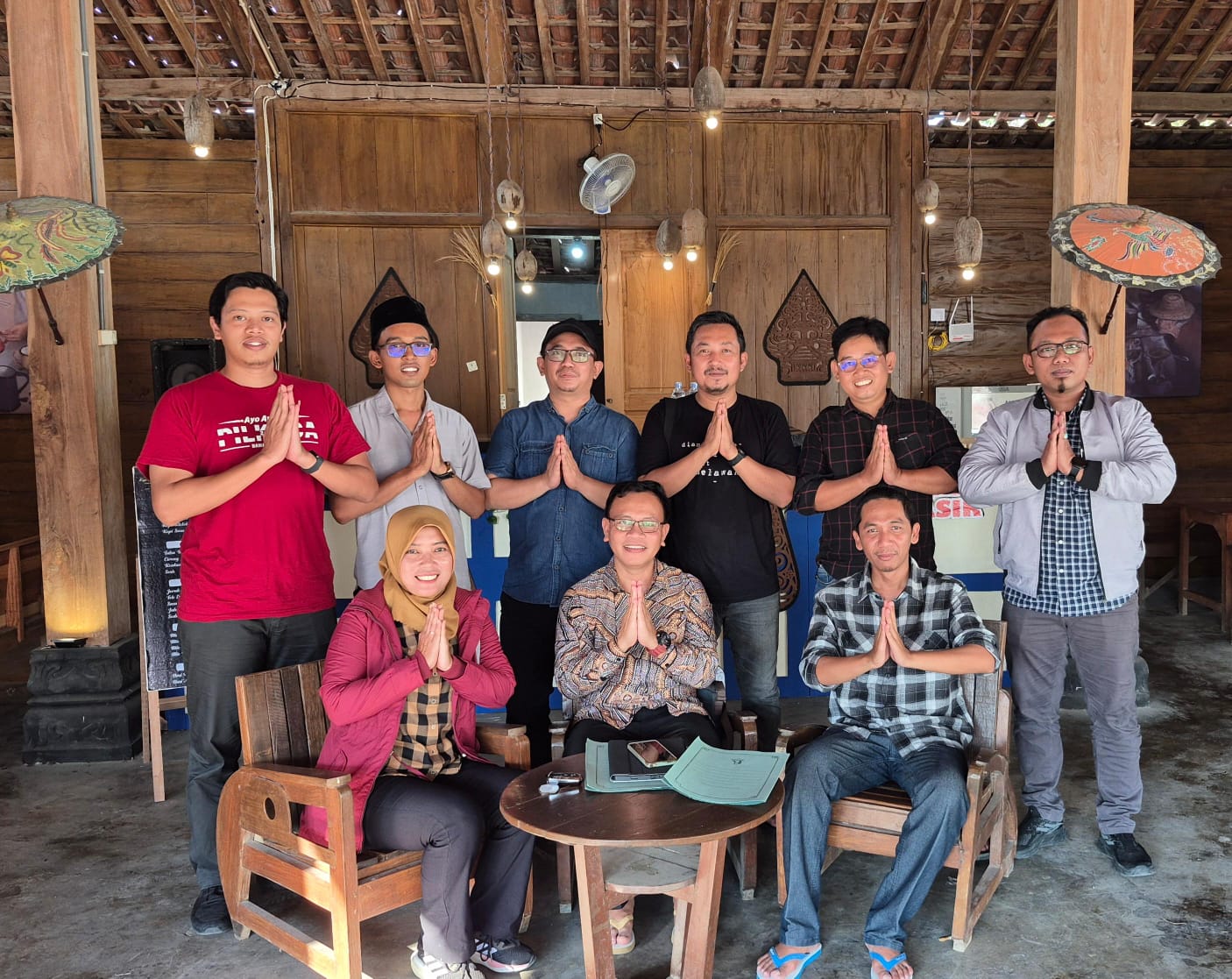 Ketua dan Anggota Bawaslu Rembang bersama Komisioner KPU Rembang