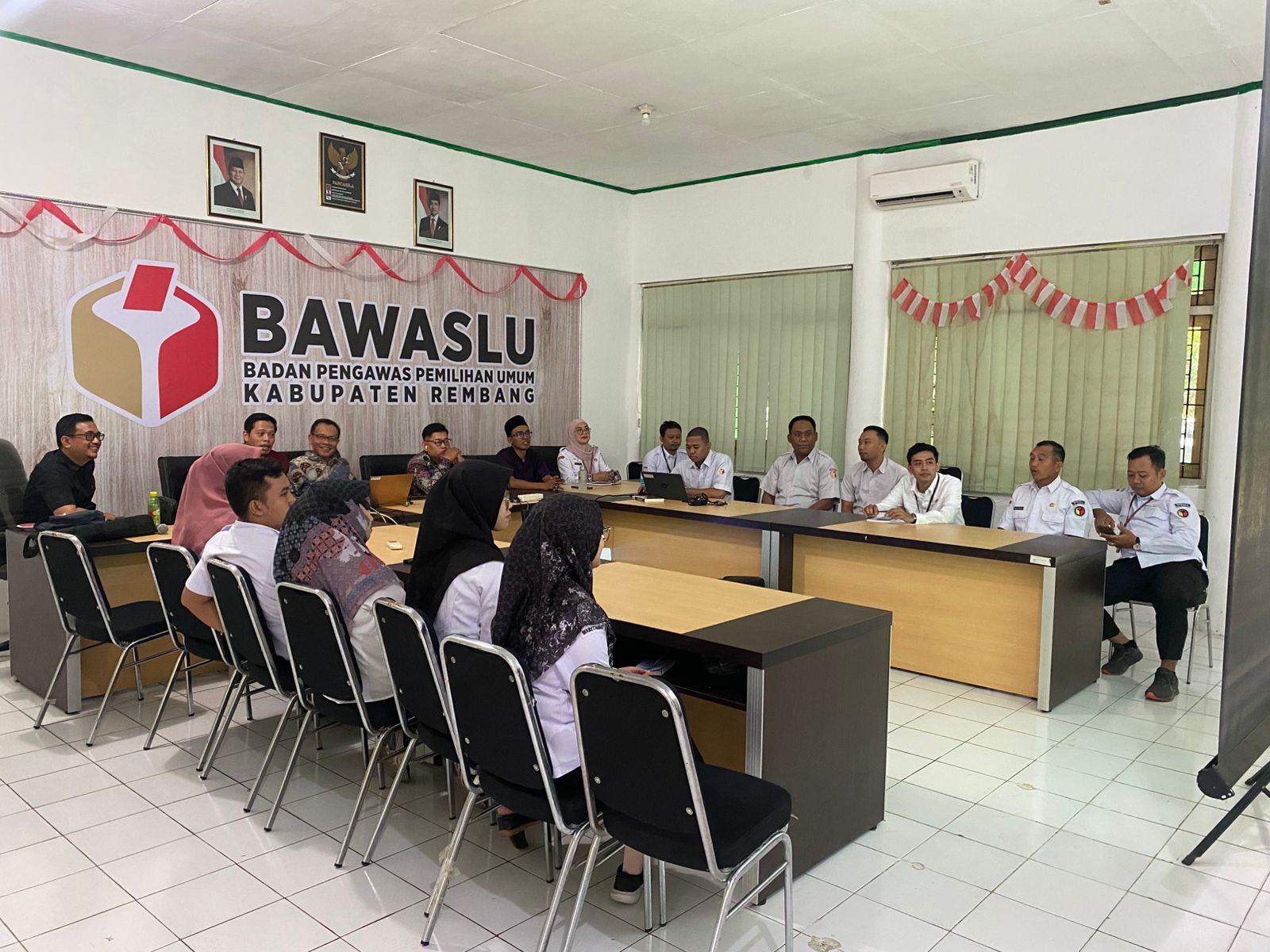 Bawaslu Bahas Strategi dan Evaluasi pada Rapat Pleno Mingguan