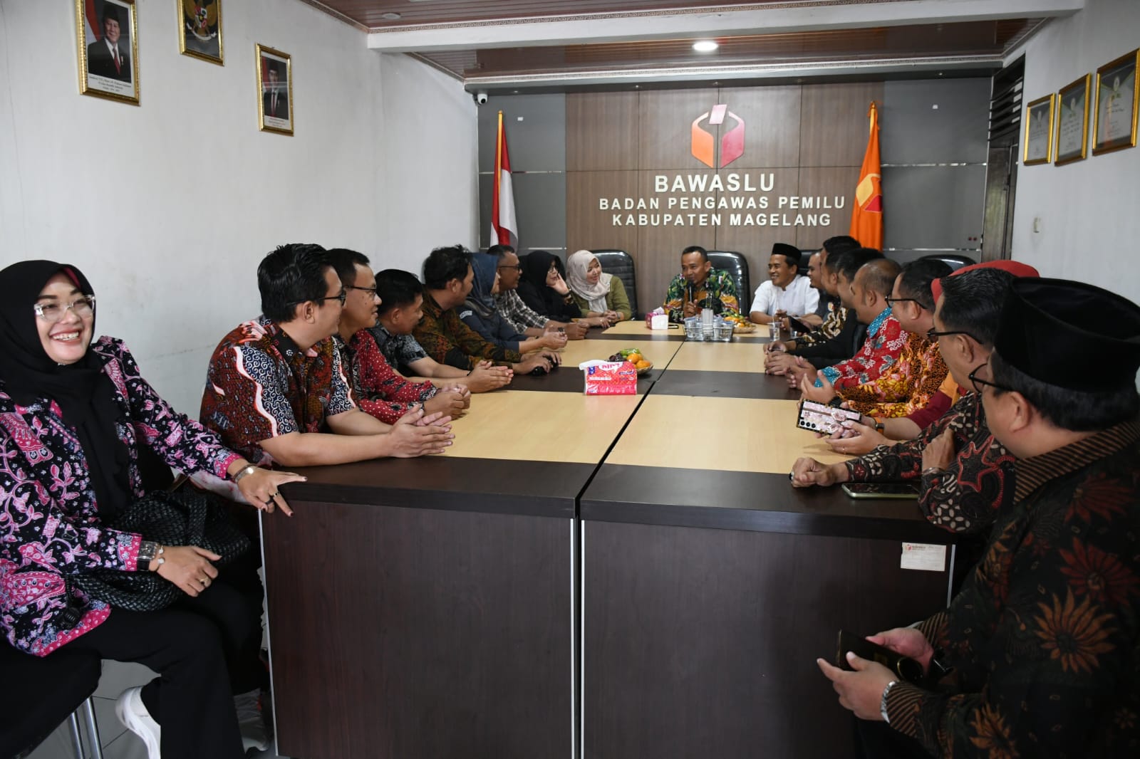 Bawaslu Kabupaten Rembag saat mengikuti rapat koordinasi di Kabupaten Magelang pada Selasa, (11/11).