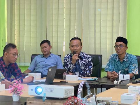 Dr. Naya Amin Zaini S.H., M.H. saat menyampaikan Materi pada Rapat Kerja Teknis Penyelesaian Sengketa Antar Peserta Pemilu (PSAP)