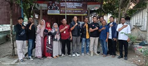 Anggota Bawaslu Kabupaten Rembang, Nibrosu Rohid (Rompi Hitam) bersama Anggota KPU Kabupaten Rembang, Sakdullah (Baju Merah) 