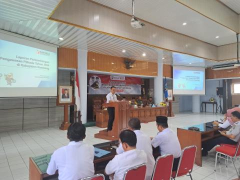 Ketua Bawaslu Kabupaten Rembang, Totok Suparyanto saat maparkan kerawanan Pemilihan serentak 2024, pada Rabu (24/07)