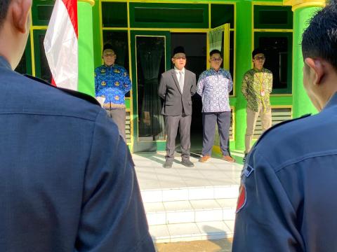 Ketua Bawaslu Kabupaten Rembang, Totok Suparyanto saat upacara HUT RI