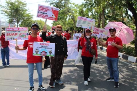 Ketua dan Anggota Bawaslu Kabupaten Rembang serta Koodinator Sekretariat Bawaslu Kabupaten Rembang
