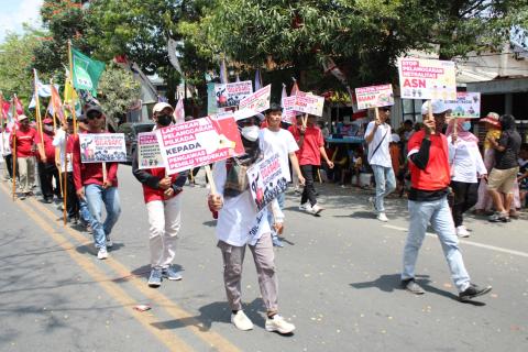 Peserta Karnaval dari Bawaslu Kabupaten Rembang