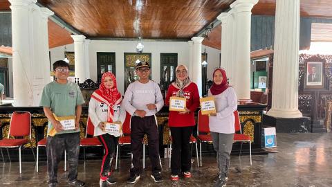 Penyerahan hadiah