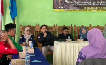 Anggota Bawaslu Kabupaten Rembang, M. Bayanul Lail saat memberi pengarahan pada rapat pleno DPHP, pada Selasa (6/8)