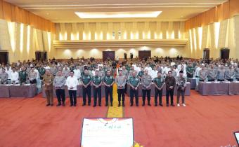 Ketua Bawaslu Provinsi Jawa Tengah, Muhammad Amin (batik coklat) 