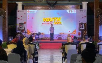 Ketua Bawaslu Kabupaten Rembang, Totok Suparyanto saat membuka kegiatan Youth Election Fest 2024