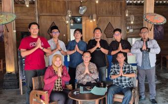 Ketua dan Anggota Bawaslu Rembang bersama Komisioner KPU Rembang