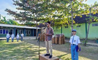 Foto Upacara SMK Umar Fatah