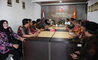 Bawaslu Kabupaten Rembag saat mengikuti rapat koordinasi di Kabupaten Magelang pada Selasa, (11/11).